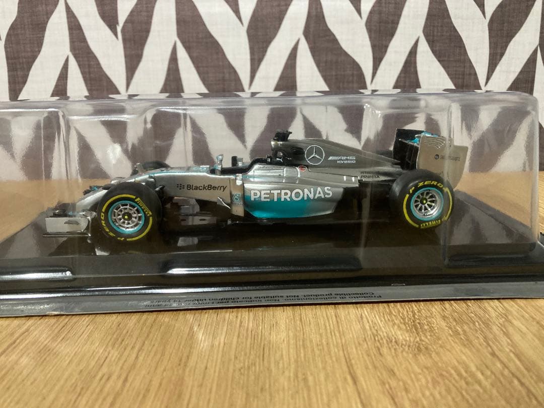 一台限定入荷　日本未発売　ビッグスケールF1コレクション　メルセデス　W05