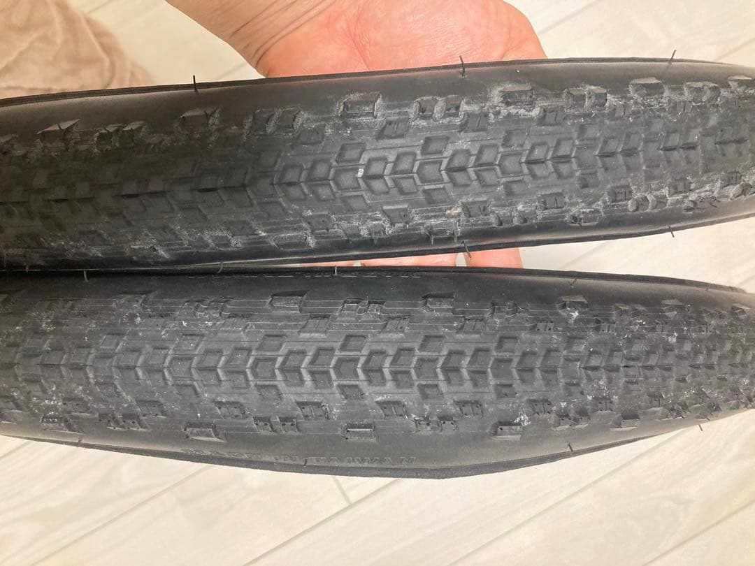 テラベイル　700 42c ラッドランド　2本セット