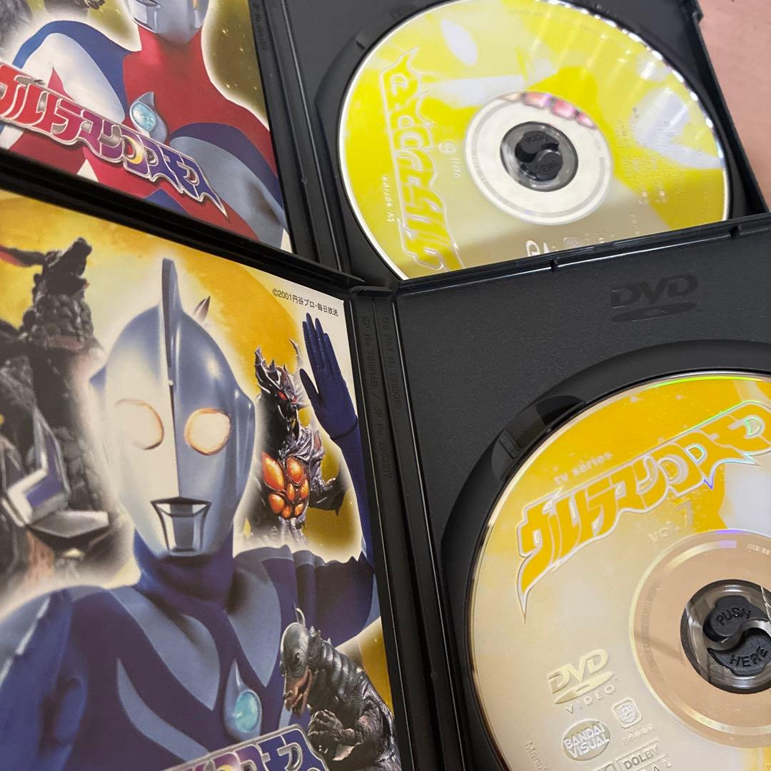 ウルトラマンコスモススペシャルセレクション1、2巻、13〜15巻は通常、劇場版付