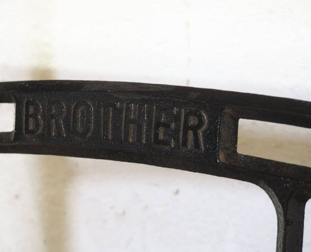 1063　黒ペンキのミシンテーブル　デスク　古家具　レトロ　リメイク　ビンテージ