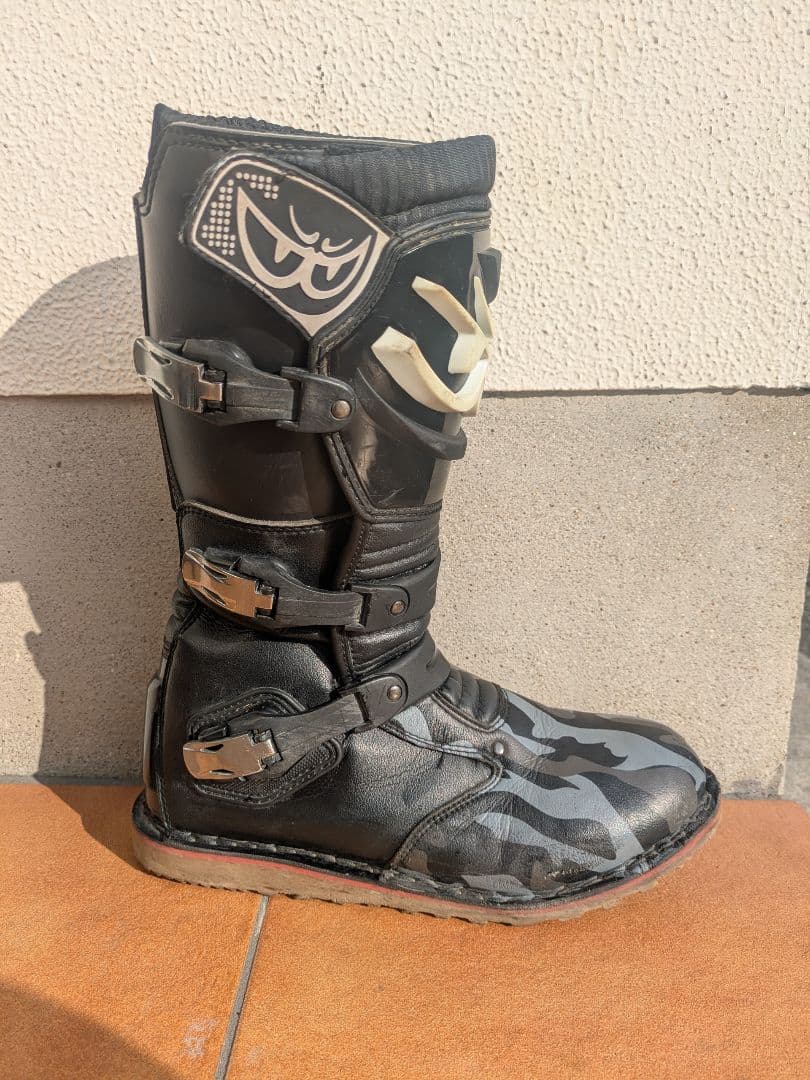 ベリック トライアルブーツ（カモフラ·中古品）27.5センチ相当