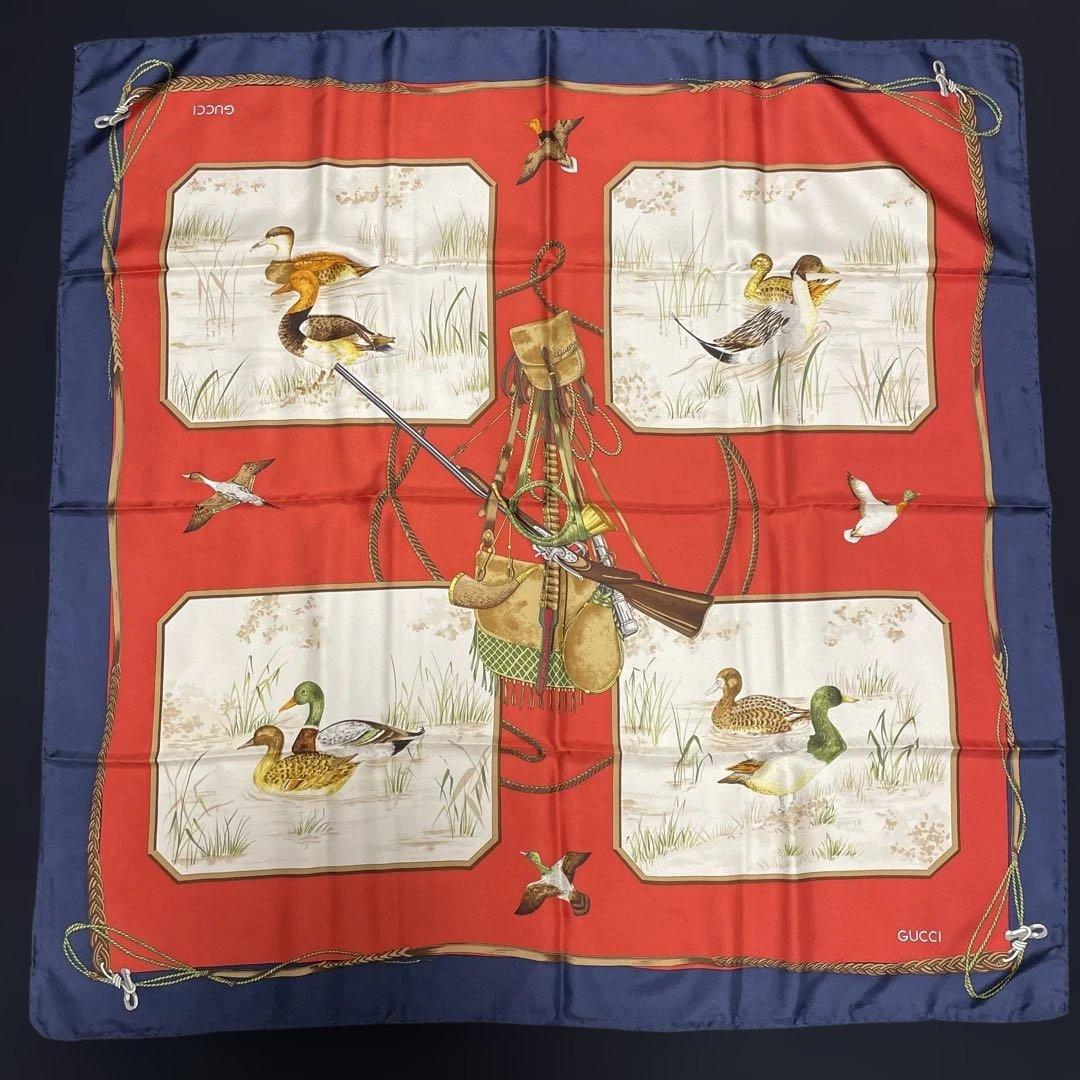 GUCCI スカーフ　♡ハンターと水鳥♡ シルク100%