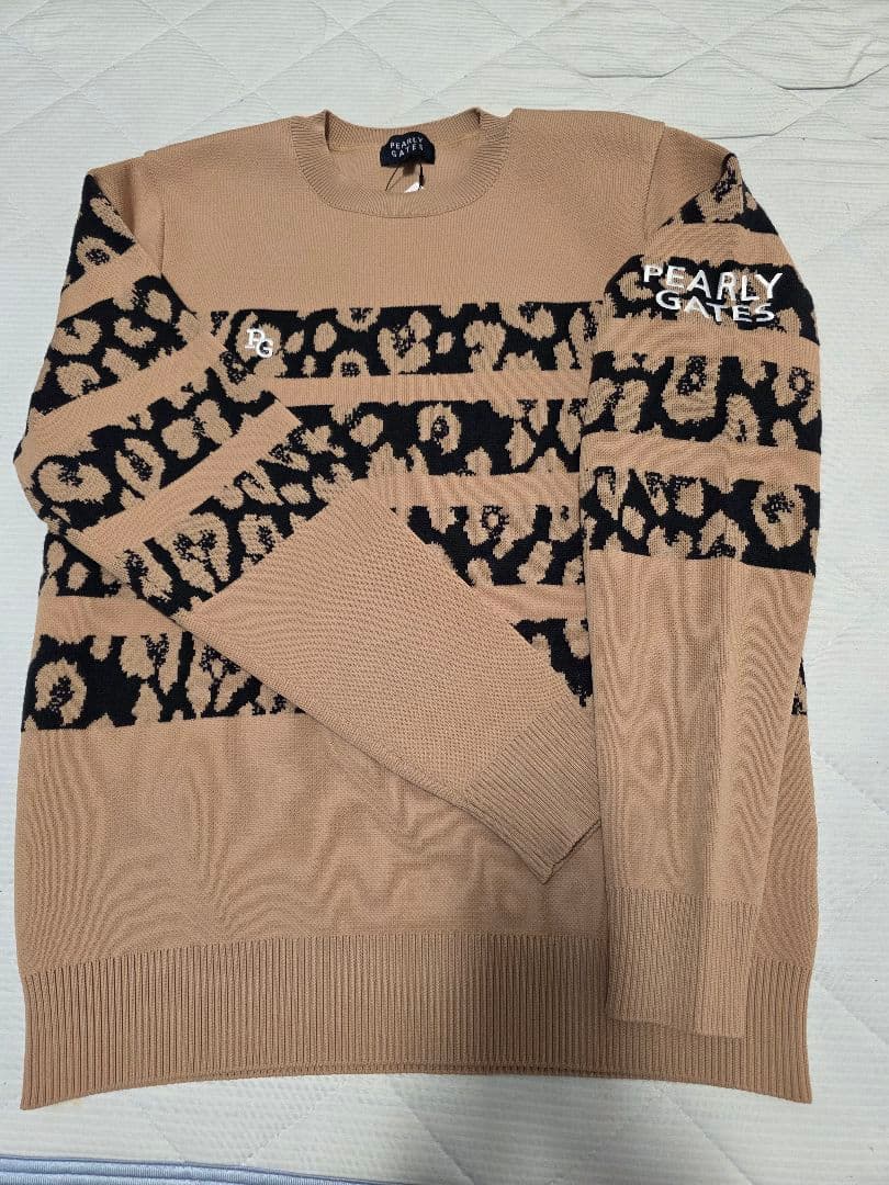 新品タグ付きPEARLY GATES レオパード柄ニット４