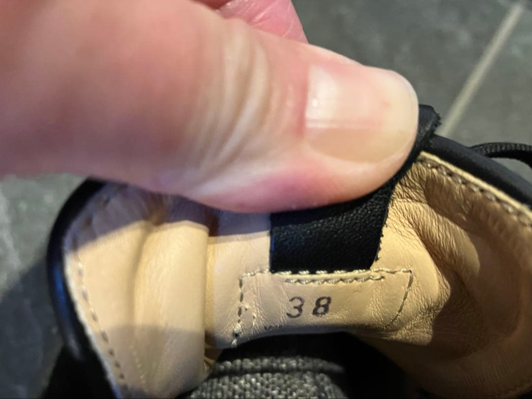 トッズ　スニーカー