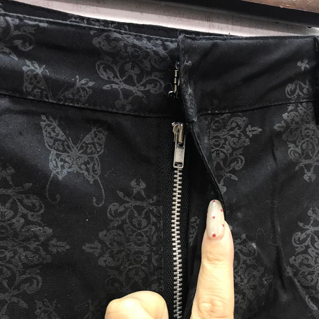 h.naoto FRILL 蝶々 アラベスク総柄 裾フリル クロップドパンツ