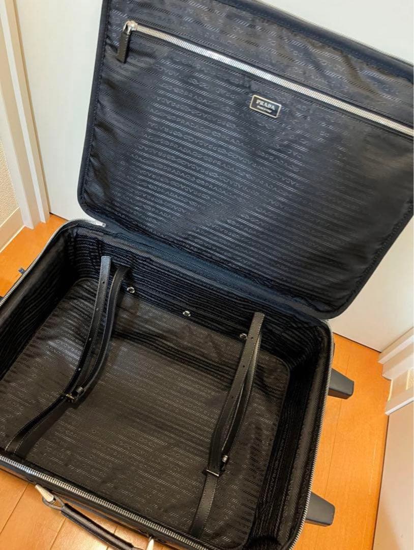 プラダ　キャリーケース