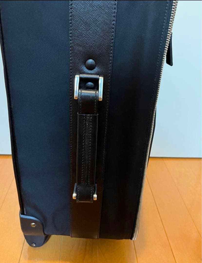 プラダ　キャリーケース