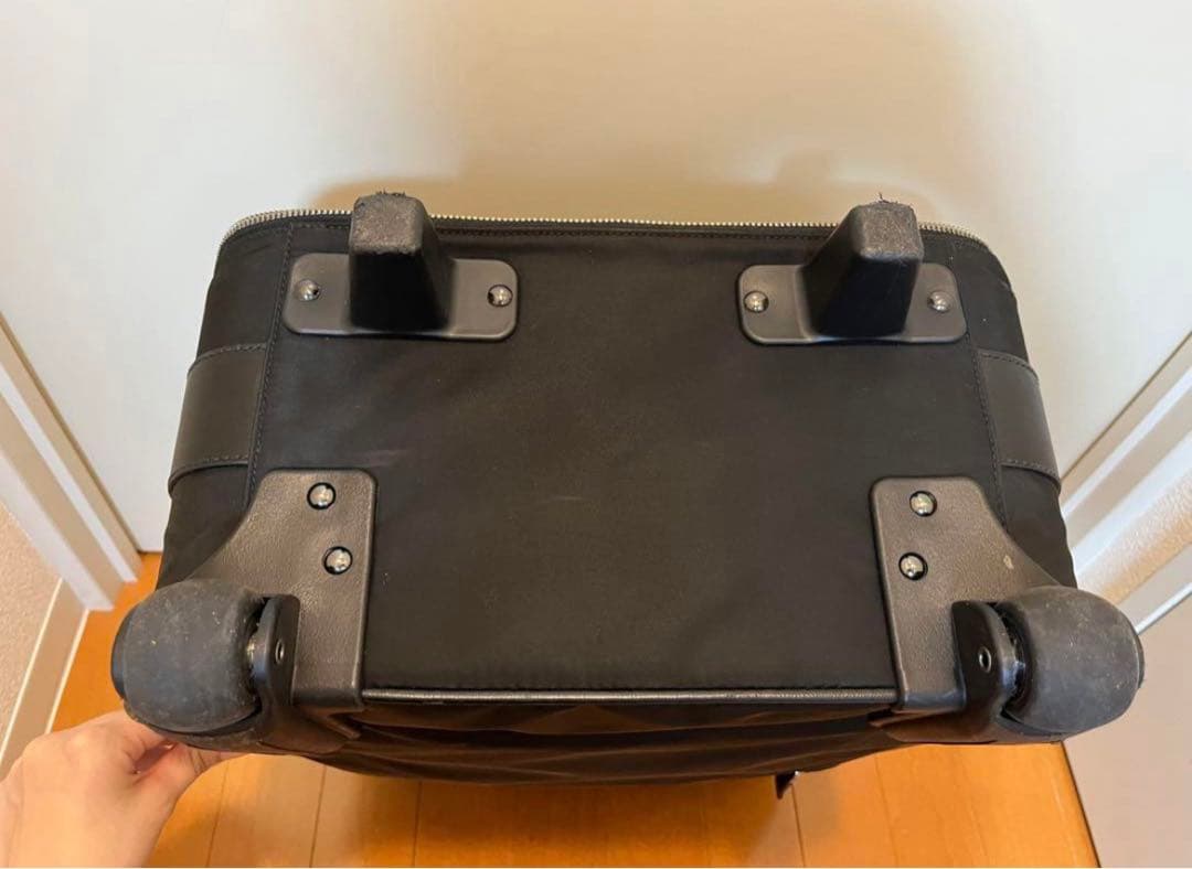 プラダ　キャリーケース