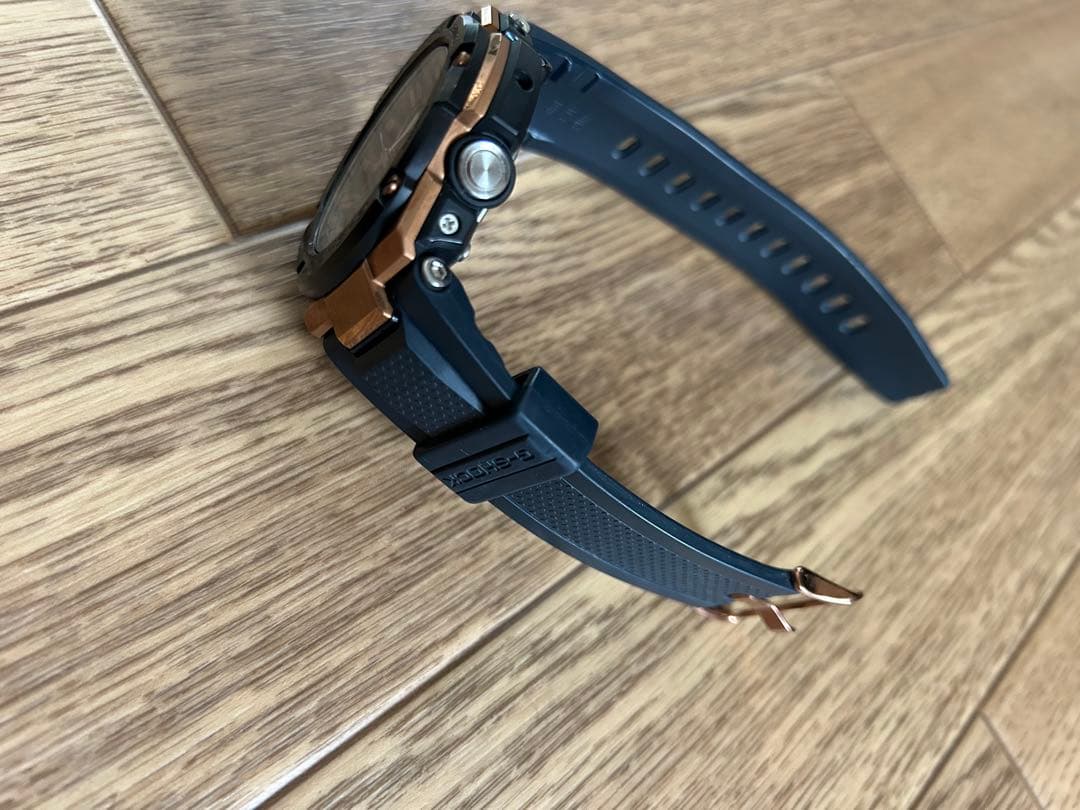 時計 G-SHOCK GST-B100