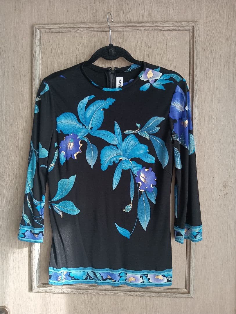 ♥連休大幅値下げ 超美品♥レオナール 花柄 長袖トップス