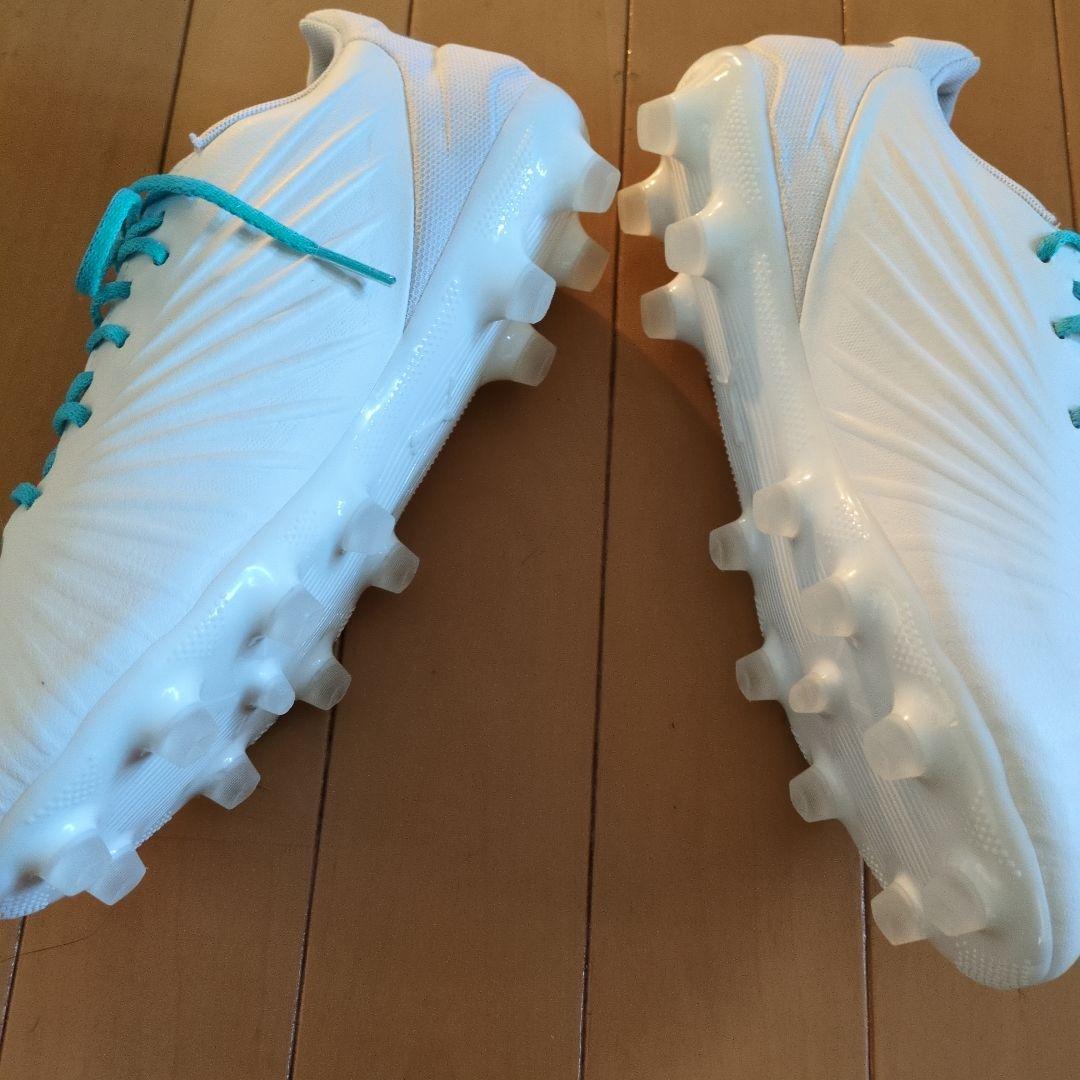 Puma サッカーシューズ・スパイク ホワイトほぼ新品同様。