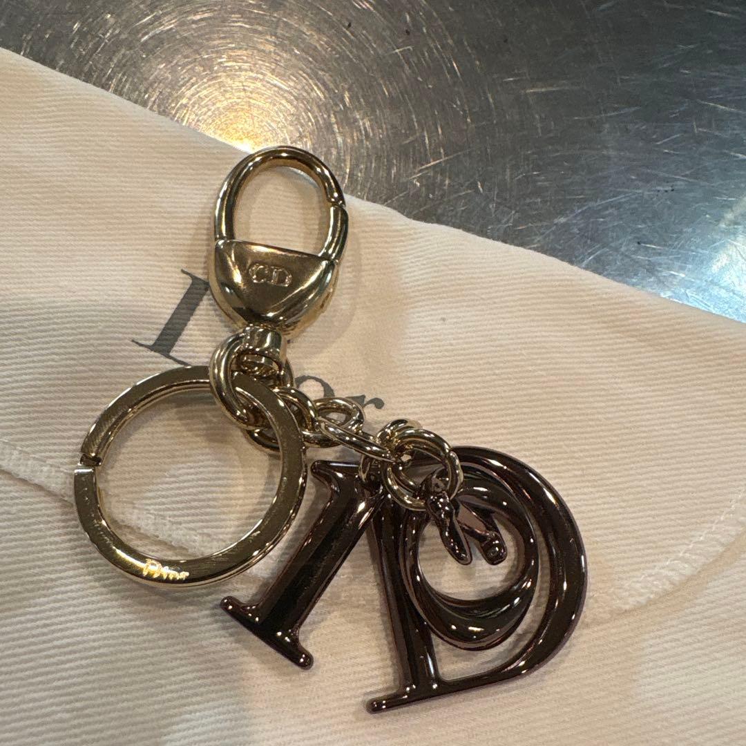 Dior ロゴチャーム　箱保存袋リボン付き　新品未使用　キーホルダー