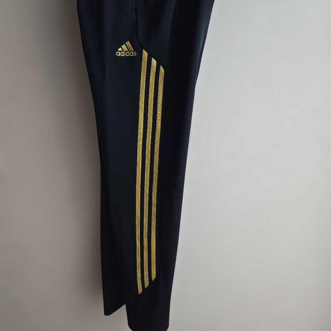 adidas ブラック/ゴールド ジャージ上下セット　Mサイズ