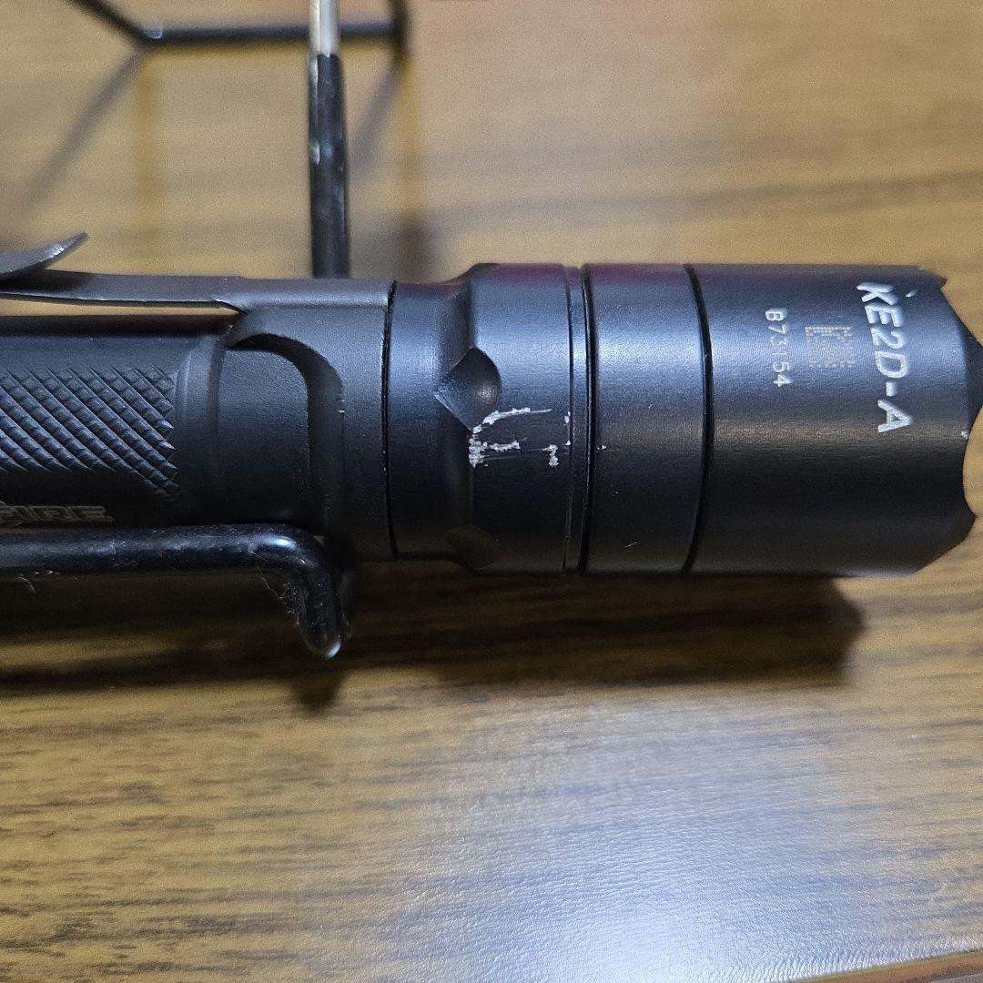 Surefire E2D LED 懐中電灯