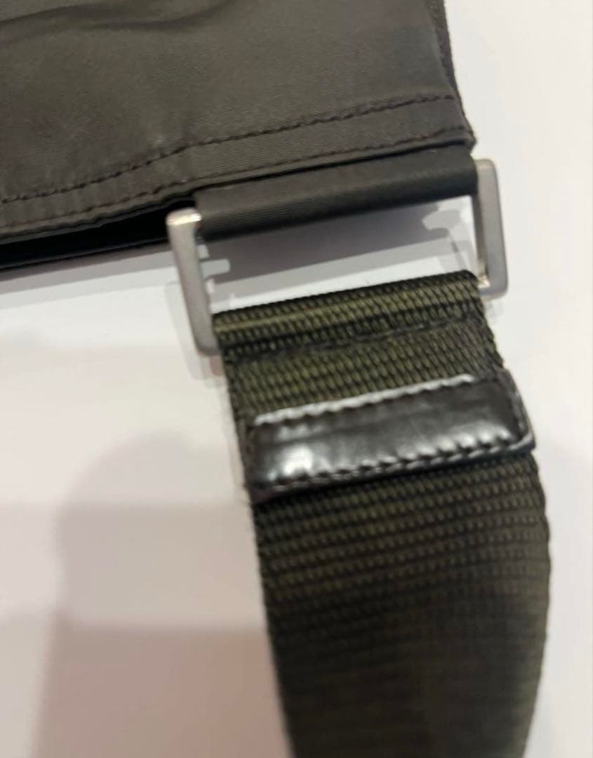 プラダ☆ 斜めがけショルダー　クロスボディ　ポシェット　　ボディバッグ　ナイロン