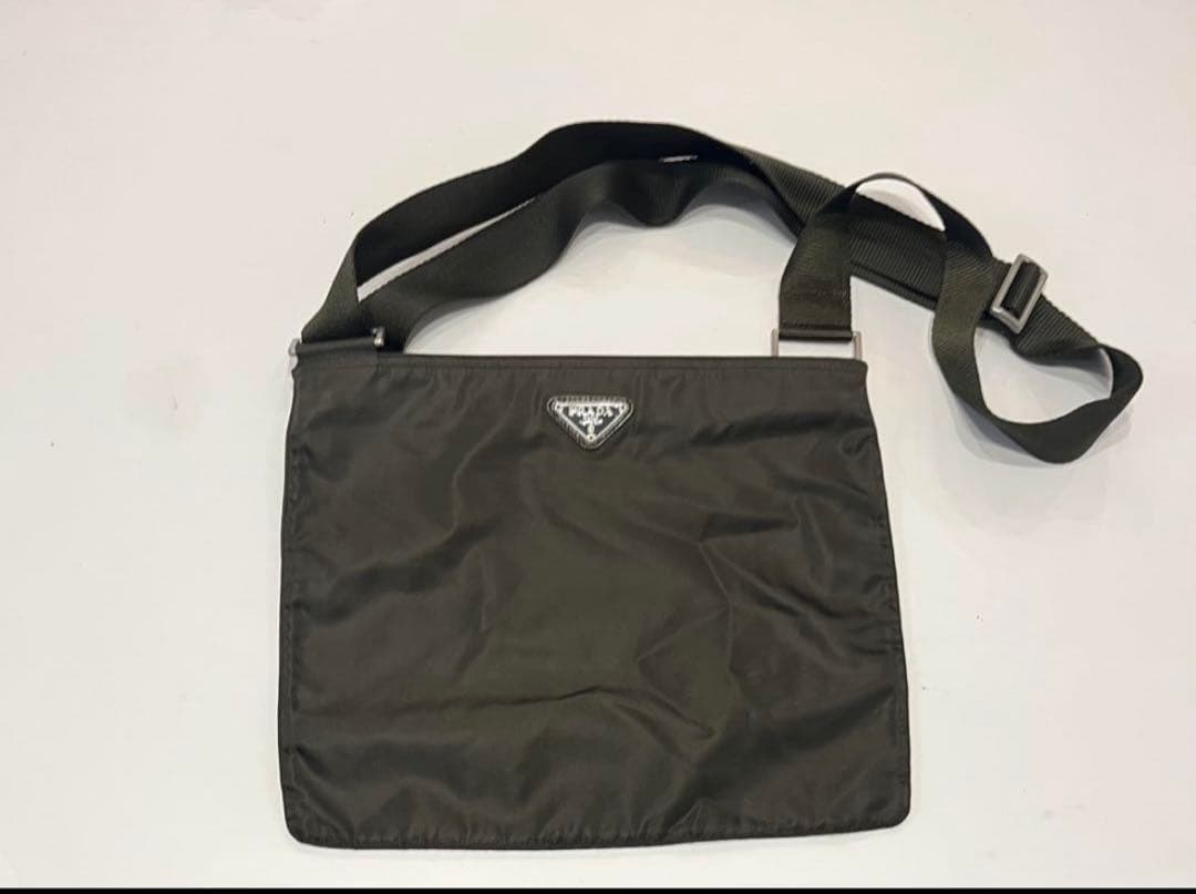 プラダ☆ 斜めがけショルダー　クロスボディ　ポシェット　　ボディバッグ　ナイロン