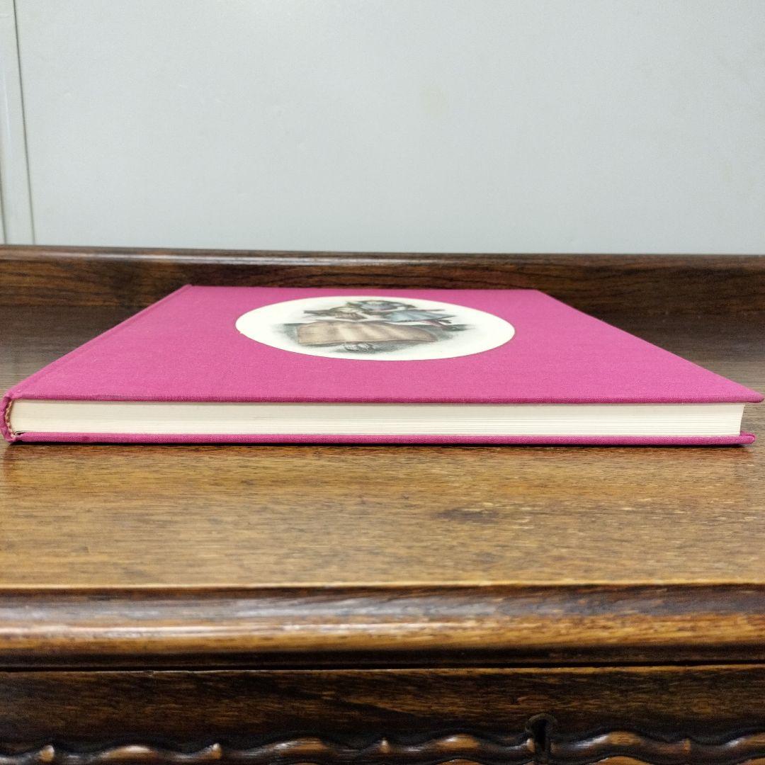 Alice❜s Adventures in Wonderland　洋書