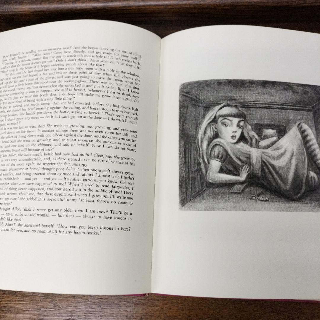 Alice❜s Adventures in Wonderland　洋書