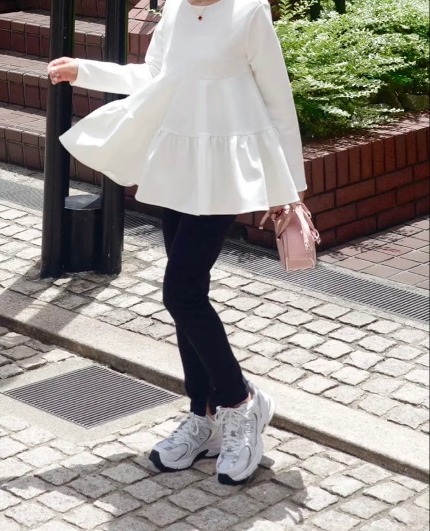 【新品未使用】 hitomi スリムフィットパンツ XS hiichan