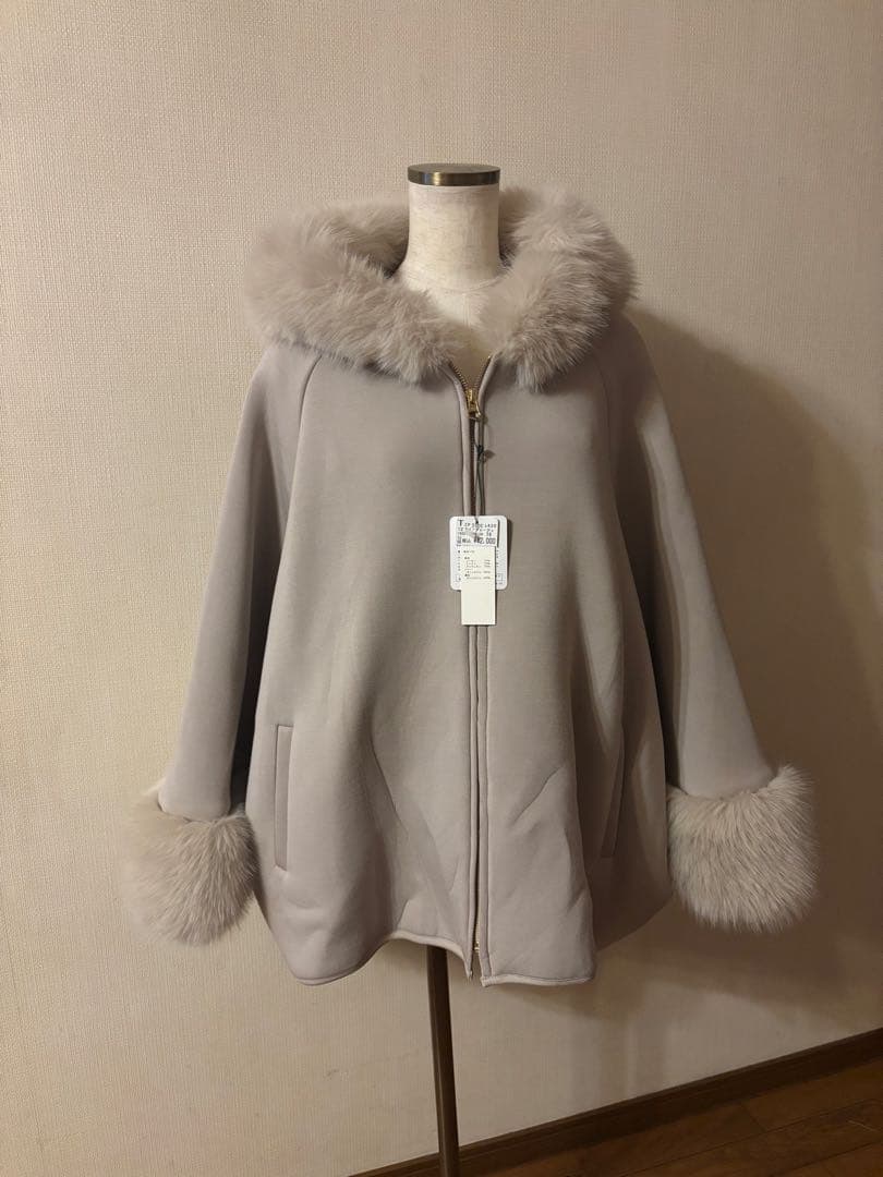 ヤマダヤ系列スコットクラブ、fennelファー付きポンチョ・ケープコート