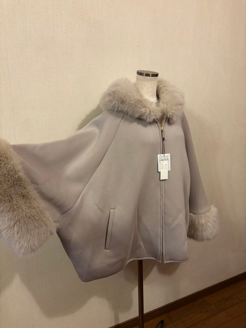 ヤマダヤ系列スコットクラブ、fennelファー付きポンチョ・ケープコート