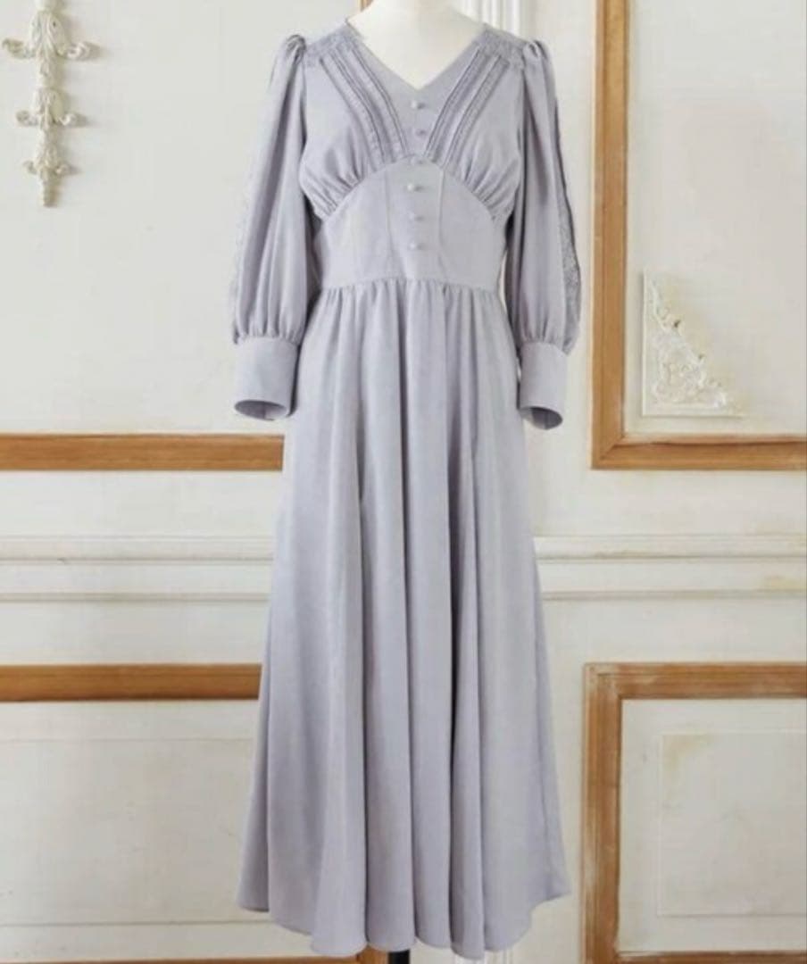 ワンピース Herlipto Lace Sleeve Crepe Long Dress