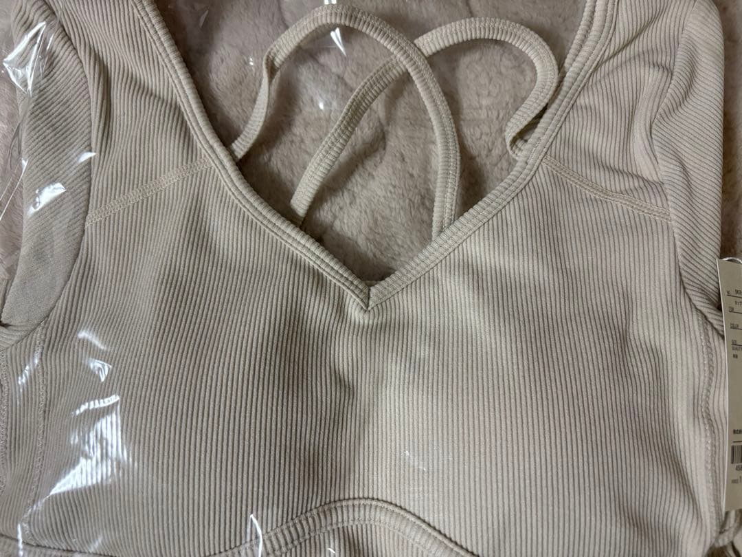 【SAKURA】カップ付きオープンネックニットTee アイボリー