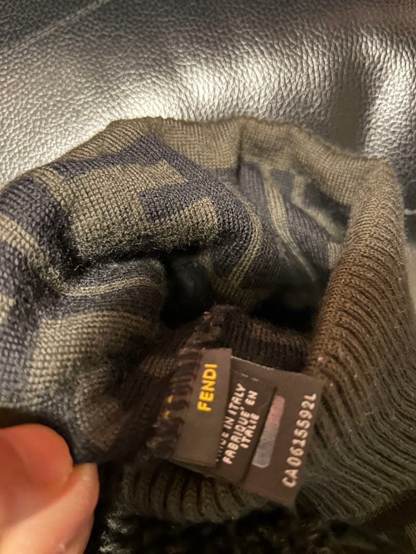 FENDI ロゴ入りニット帽 ダークグレー