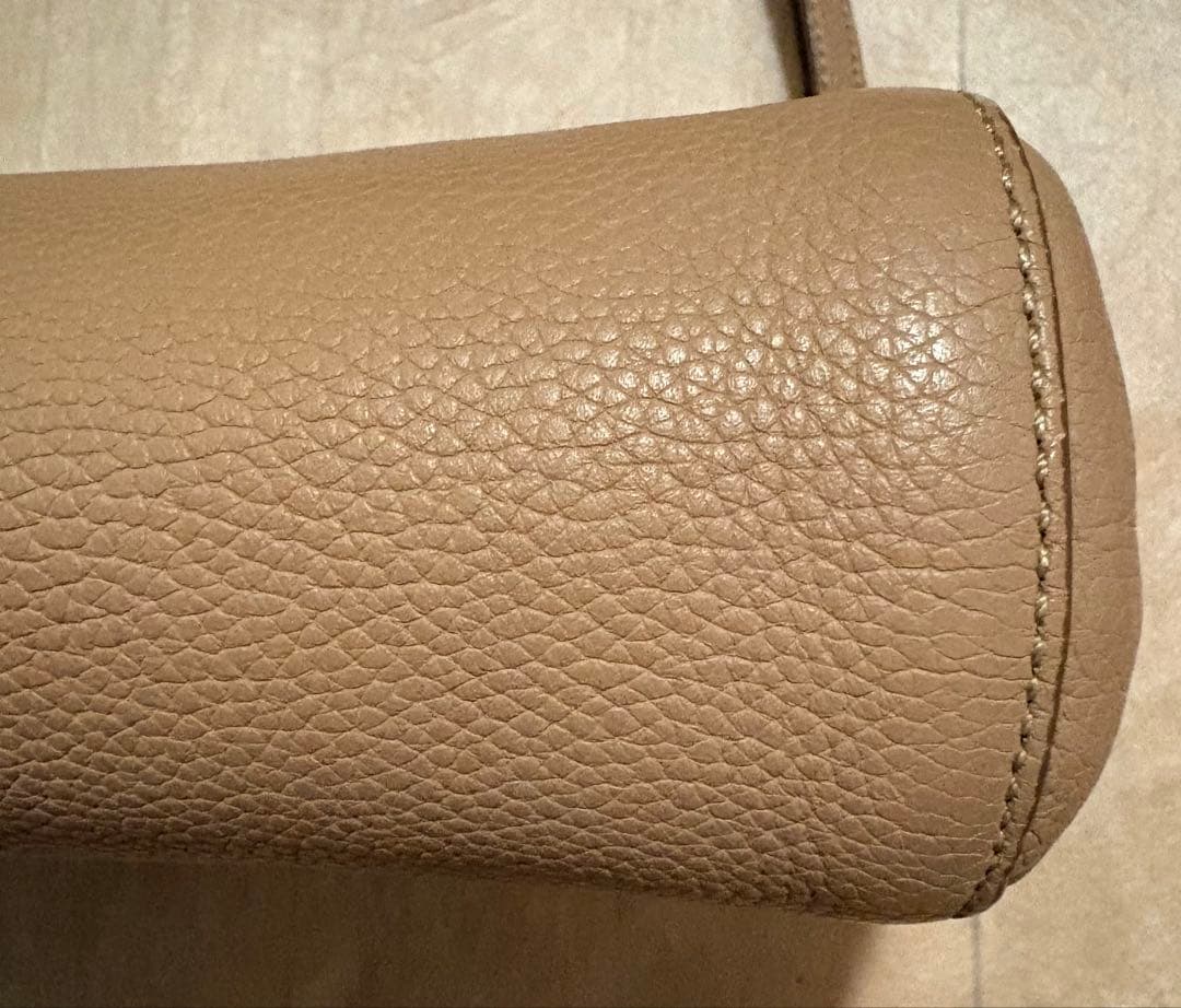 フェラガモ／ガンチーニ／ハンドバッグ／ショルダーバッグ ／キャメル／ベージュ