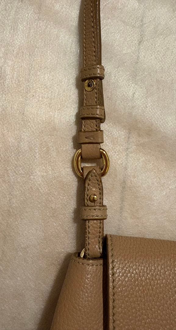 フェラガモ／ガンチーニ／ハンドバッグ／ショルダーバッグ ／キャメル／ベージュ