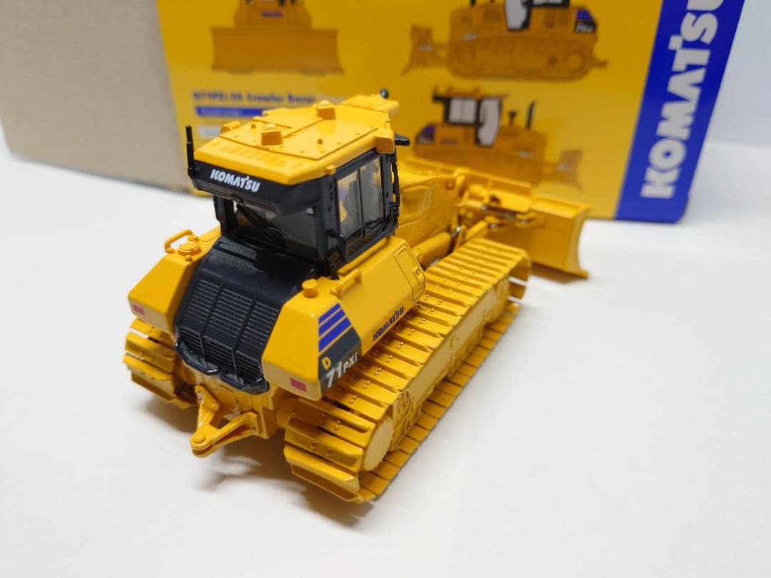 コマツ　D71PXi-24 1/50 ブルドーザー