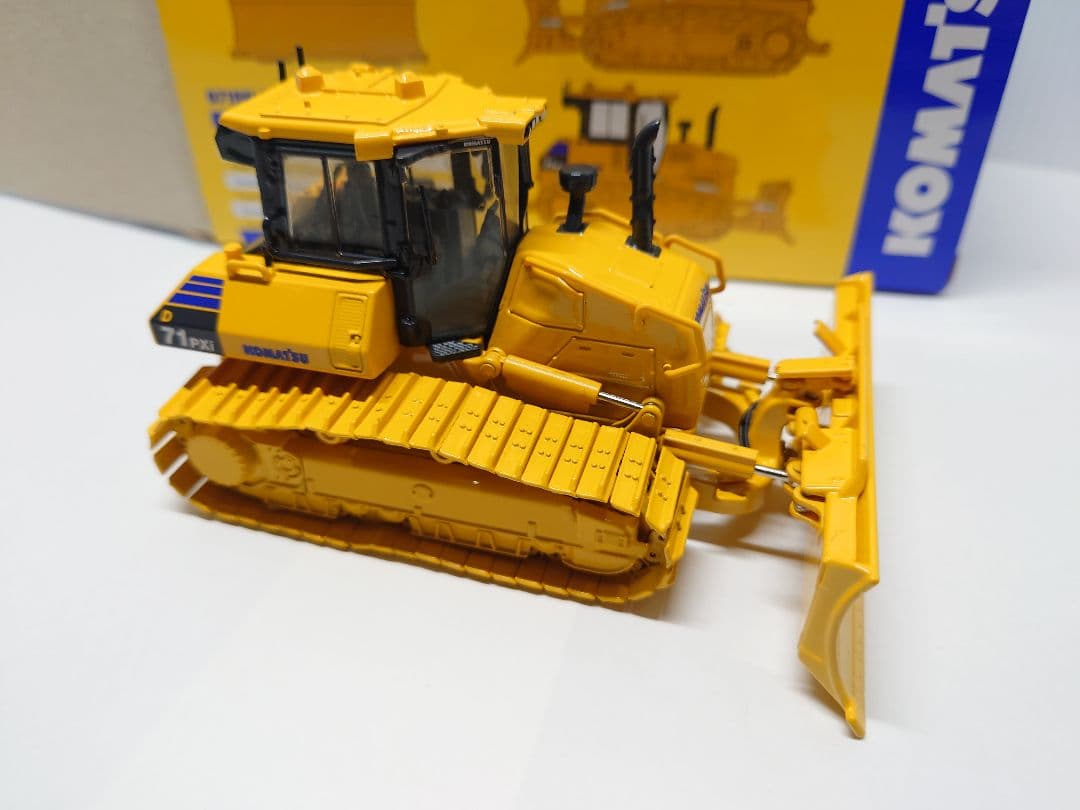 コマツ　D71PXi-24 1/50 ブルドーザー