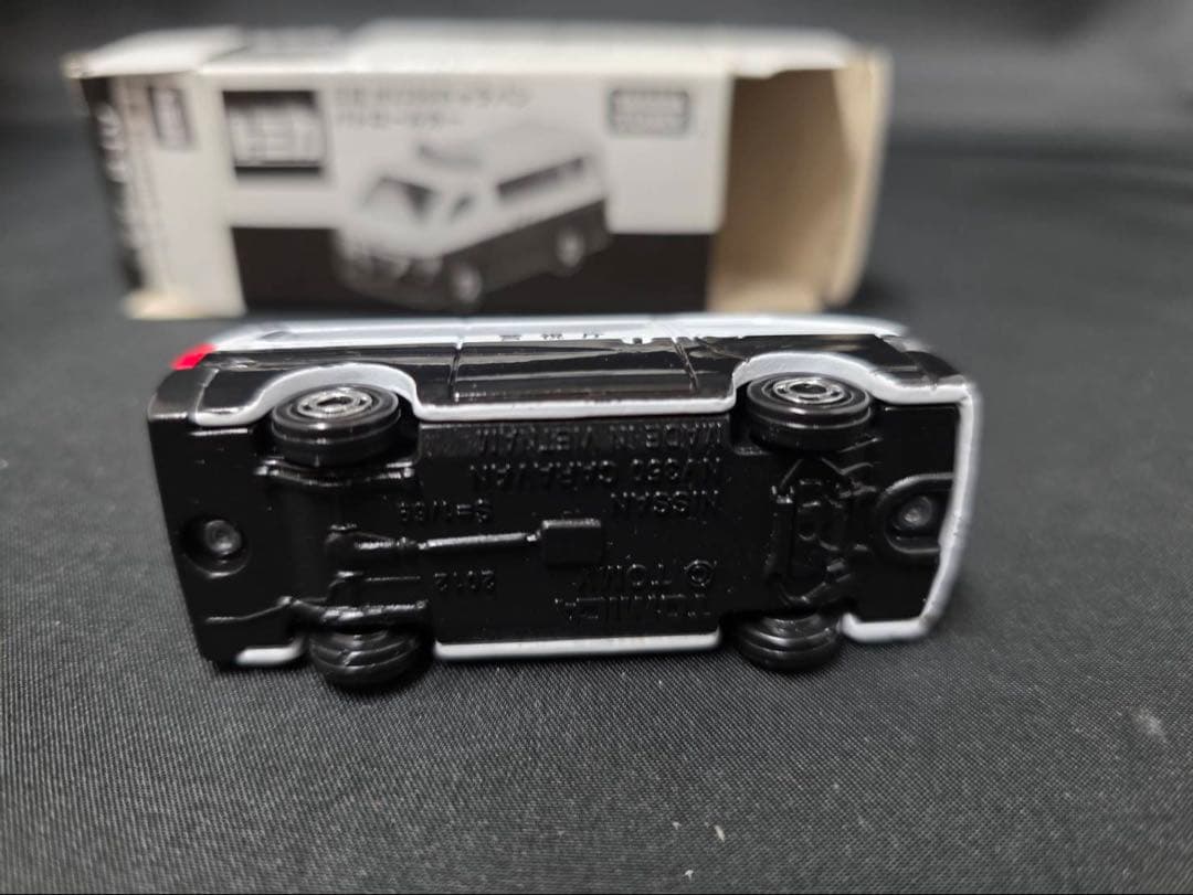 トミカ 日産NV350キャラバンパトロールカー 激レア 非売品