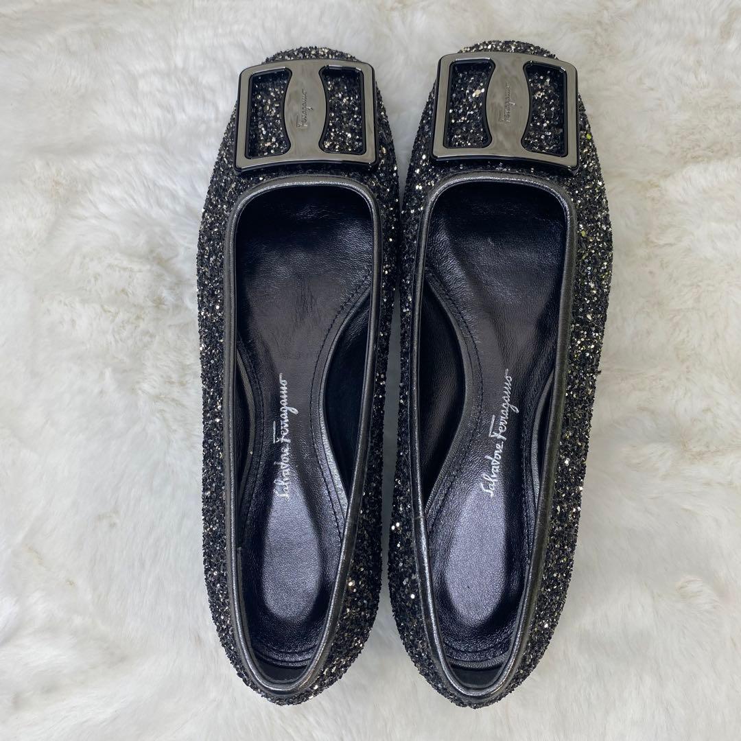 サルヴァトーレフェラガモ　フラット　グリッター ラメ　シルバー　ブラック　24