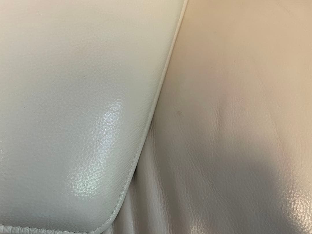 クリーム色 レザー 2人掛けソファ