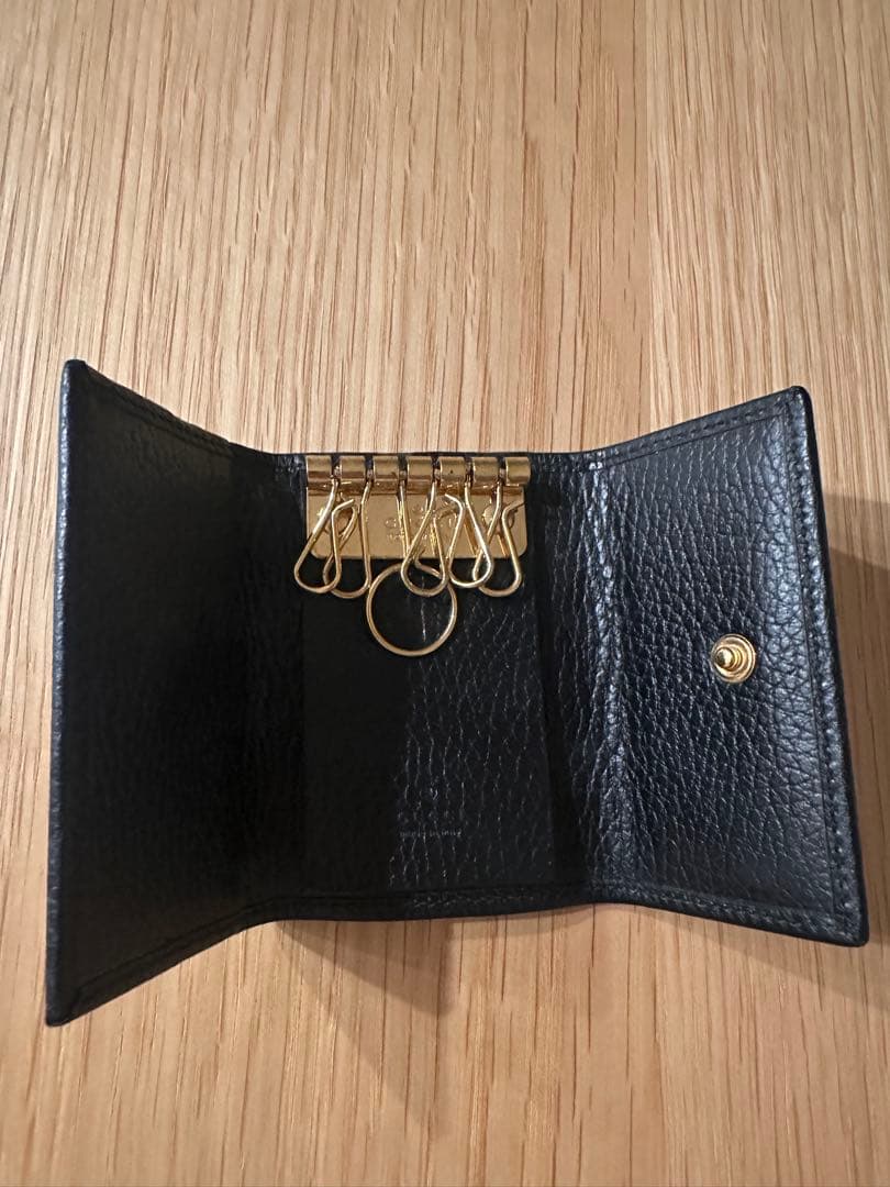 GUCCI ブラックレザー キーケース GGロゴ