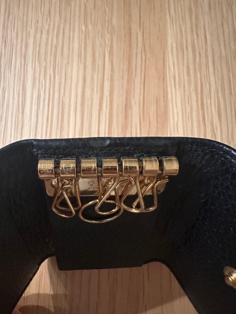 GUCCI ブラックレザー キーケース GGロゴ