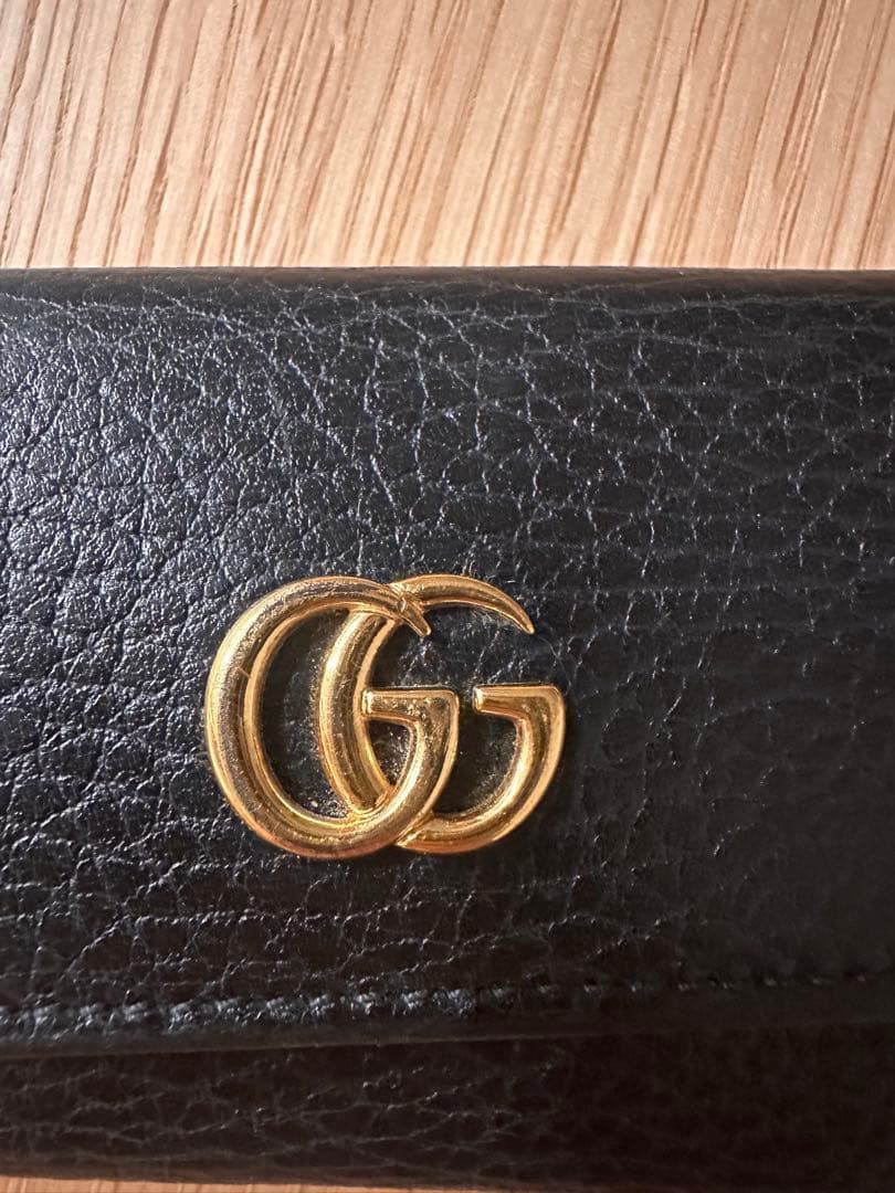 GUCCI ブラックレザー キーケース GGロゴ