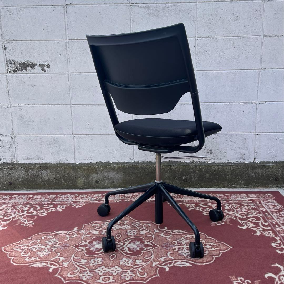 ITOKI イトーキ◾️ガス圧昇降式 デスクチェア 黒ブラック キャスター付き