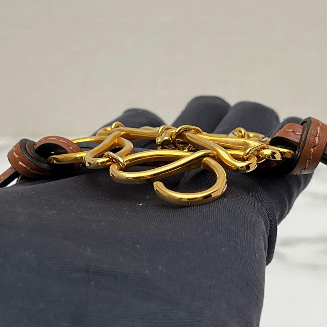 ロエベ アナグラム チャーム (カーフ) チャーム ゴールド/タン LOEWE