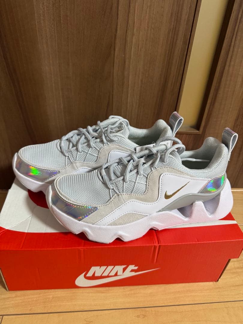 NIKE RYZ 365 スニーカー