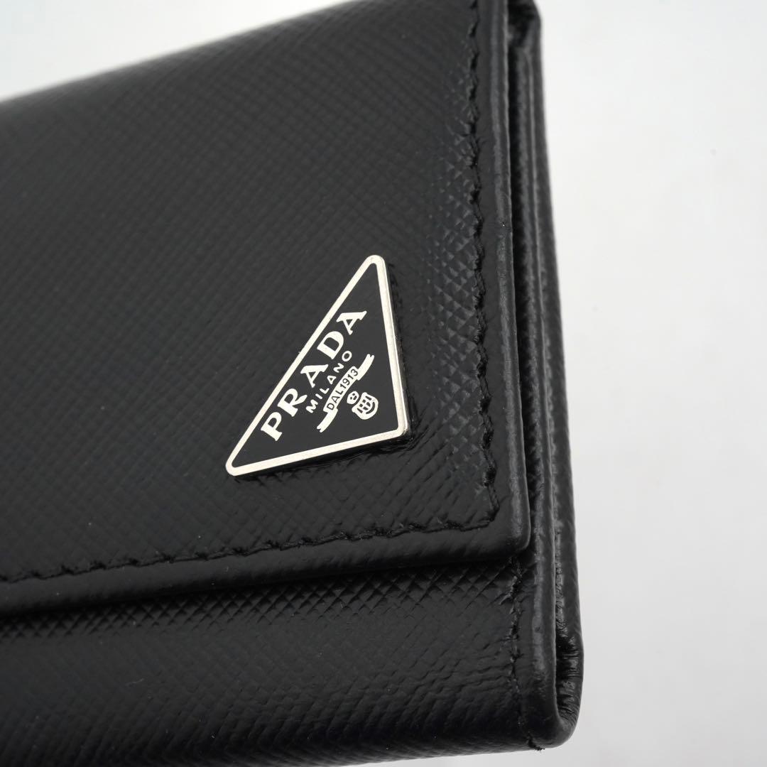 ✨未使用展示品✨　PRADA キーケース　サフィアーノ　三角プレート　6連　黒色