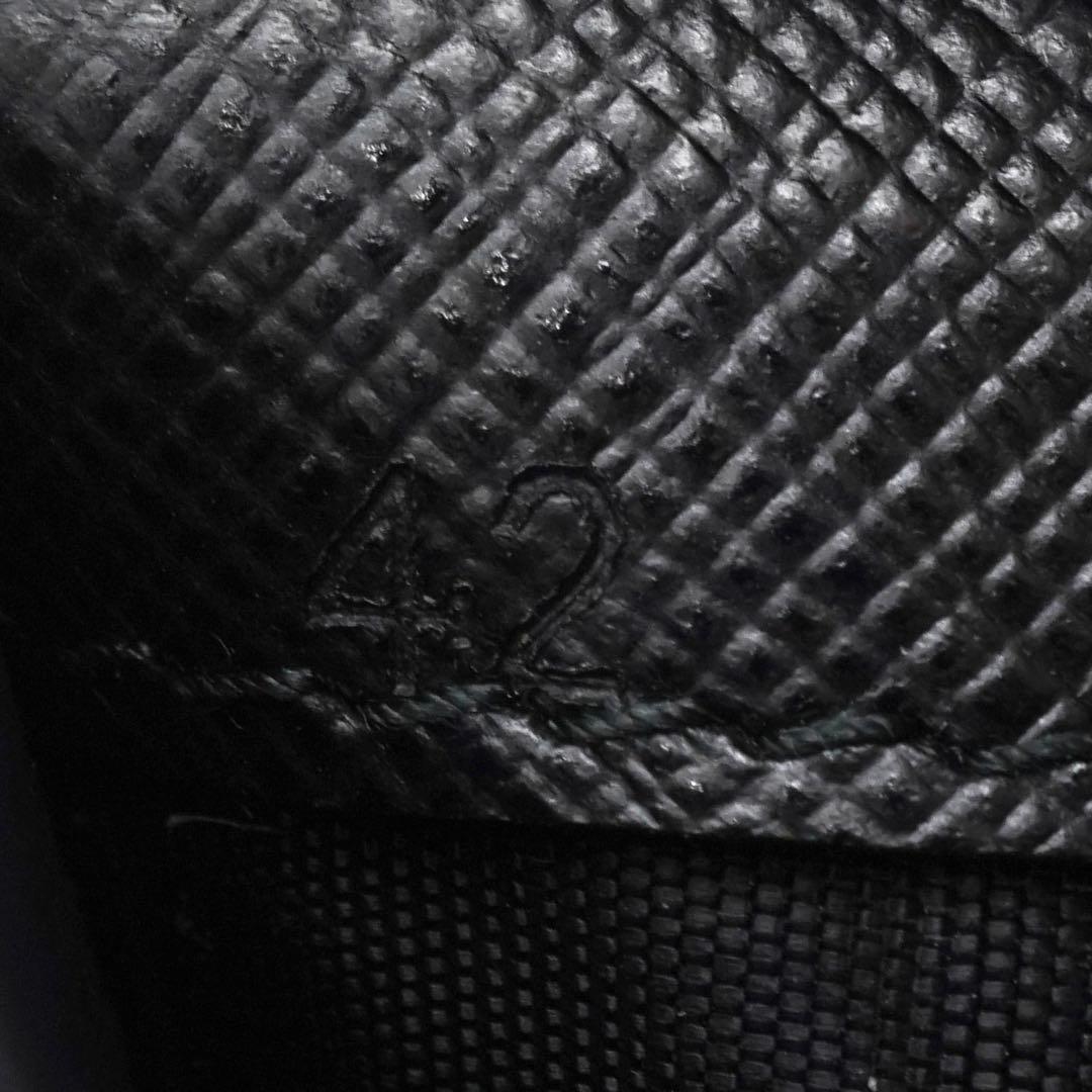 ✨未使用展示品✨　PRADA キーケース　サフィアーノ　三角プレート　6連　黒色