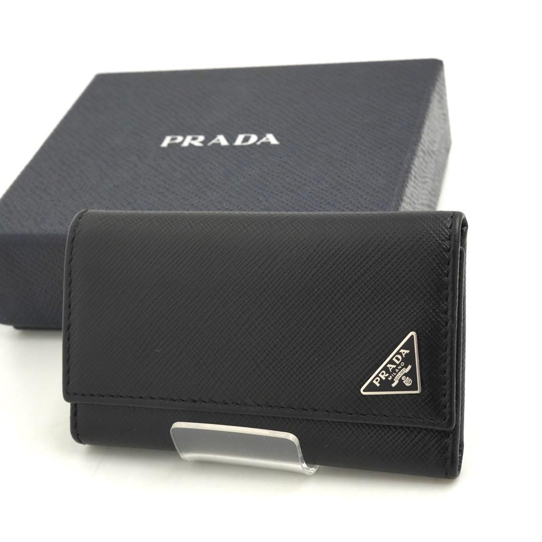✨未使用展示品✨　PRADA キーケース　サフィアーノ　三角プレート　6連　黒色
