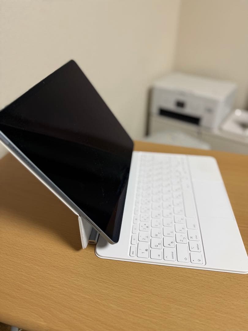 iPad Air(M3) 13インチ 128GB　純正マジックキーボード付
