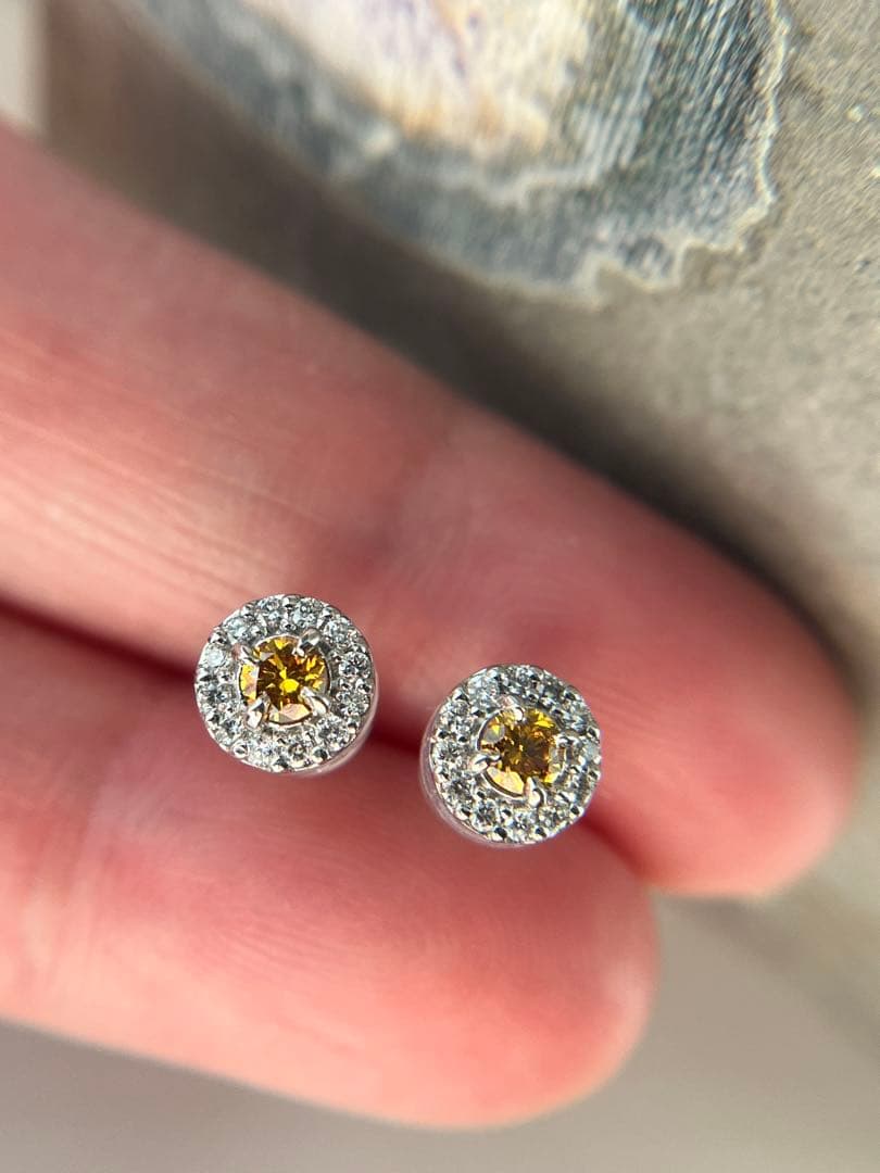 新品pt900イエローダイヤモンド0.18ctピアス