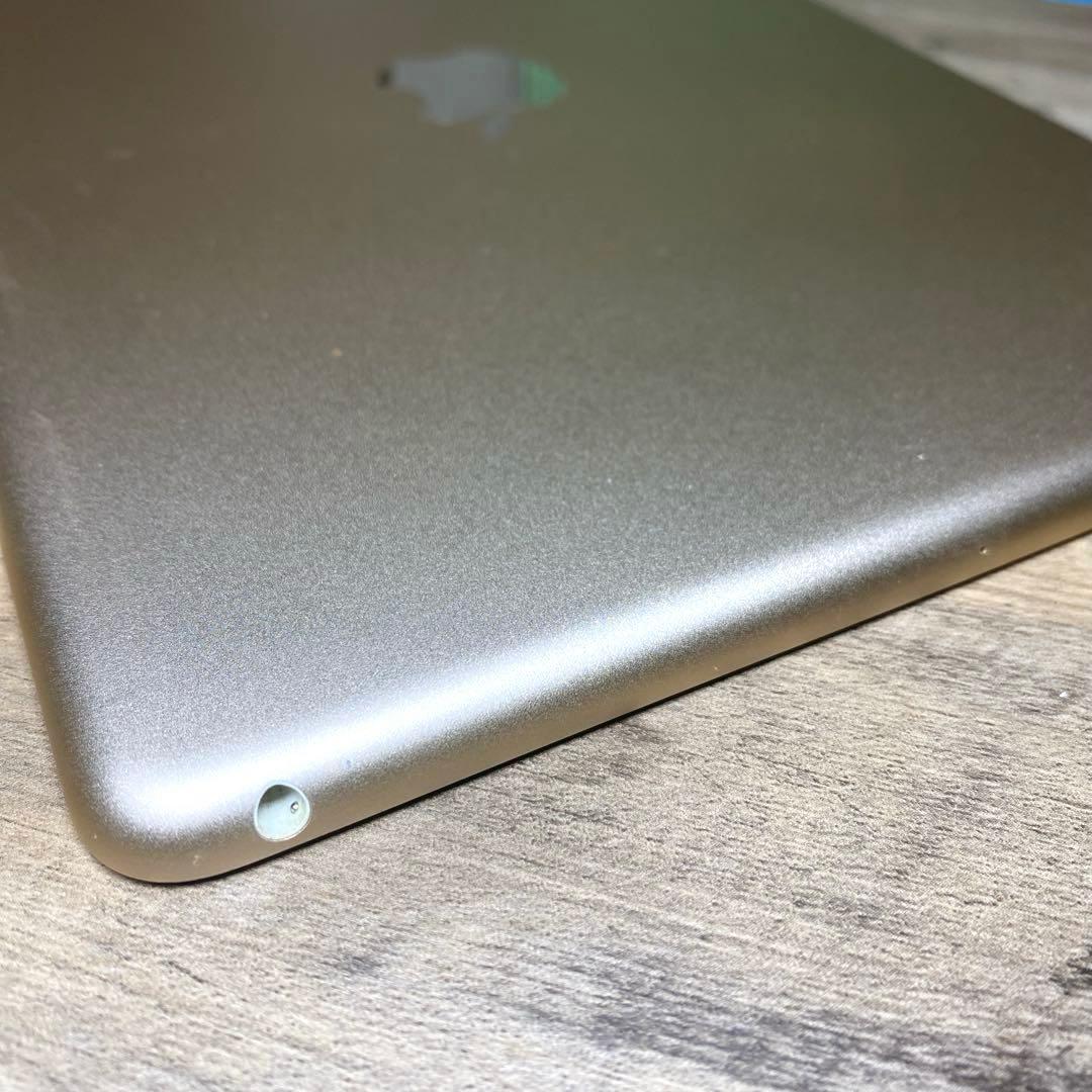 iPad 5世代 128GB Wi-Fi シートとカバー付