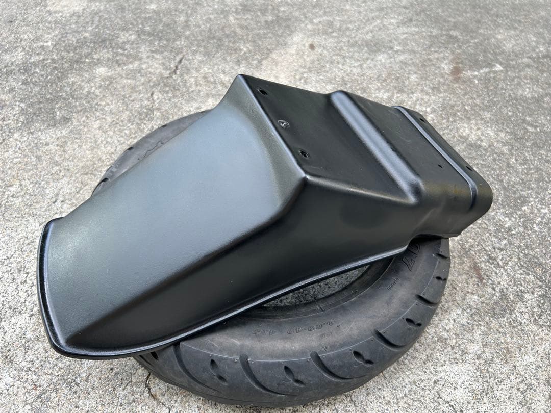 johnrev9 国内物！Z750GP純正リアフェンダー(^^)程度良し！