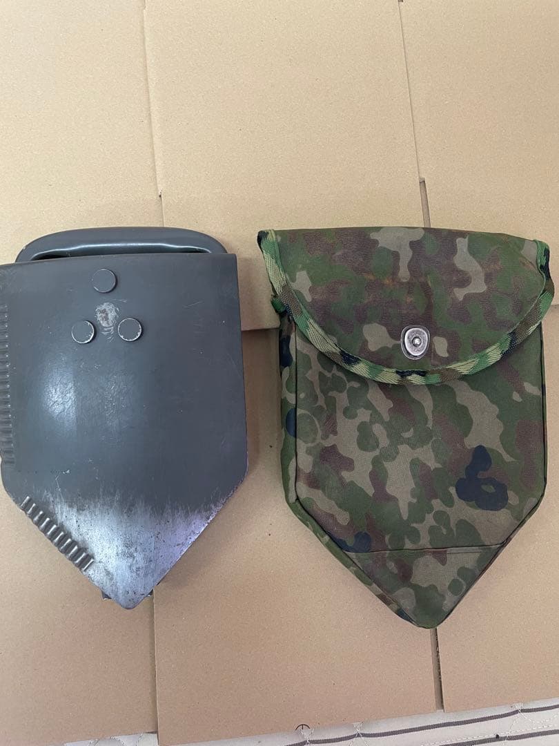 迷彩ポーチ付きスコップ