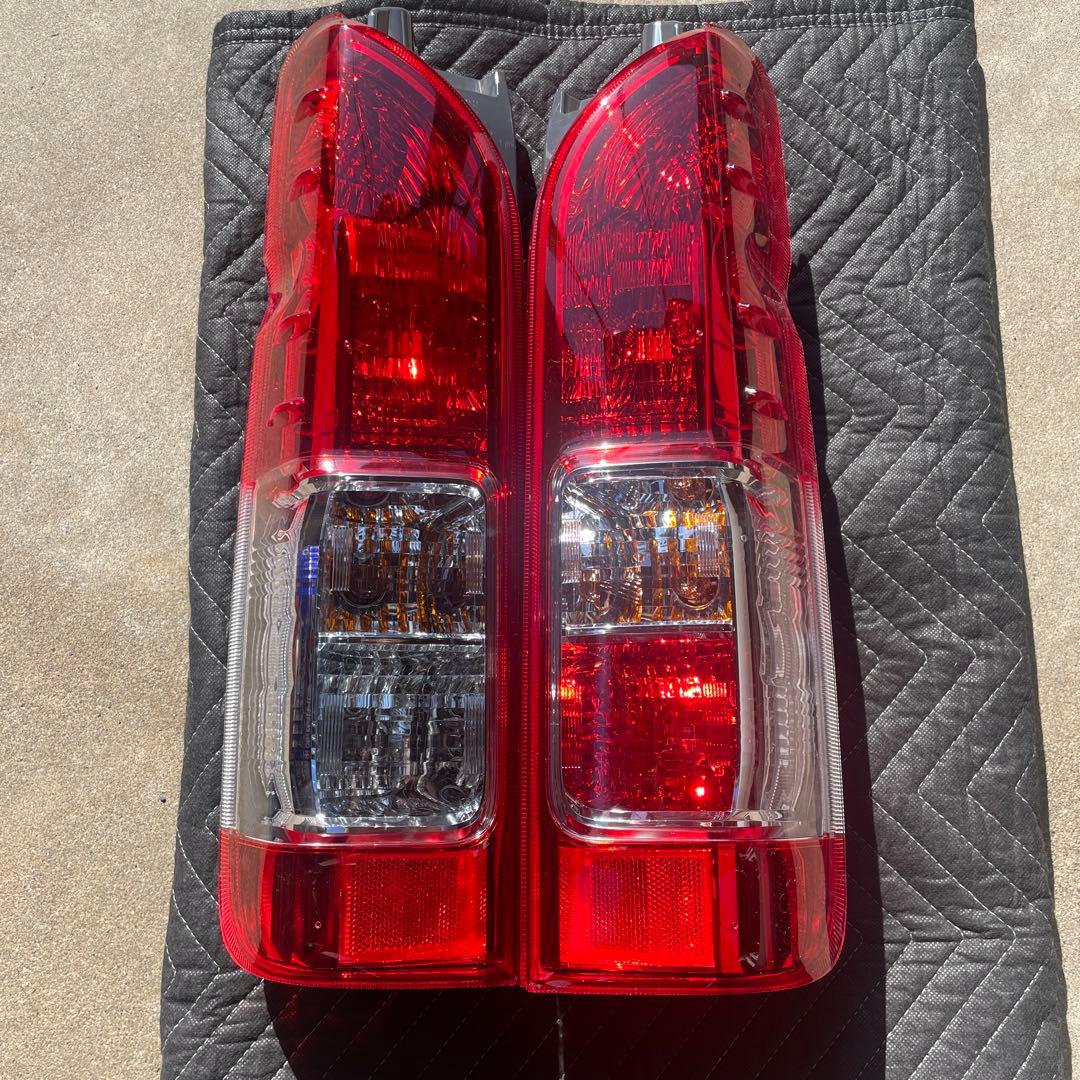 ハイエース純正テールランプ　寒冷地仕様